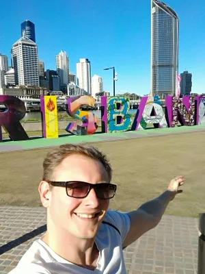 Unique and cheap things to do in Brisbane to never be bored in Brisbane! : Selfie in front on the Brisbane sign on SouthBank