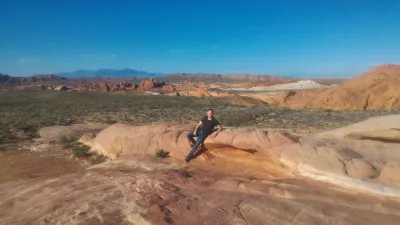 A day tour at valley of fire state park in Nevada : Posing on top of rocks with amazing desert scenery