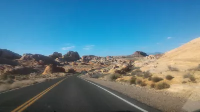 A day tour at valley of fire state park in เนวาดา : ระหว่างทางไปยังคลื่นไฟ