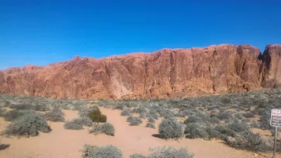 A day tour at valley of fire state park in Nevada : Huge rock to avoid