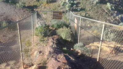 A day tour at valley of fire state park in Nevada : Petrified log