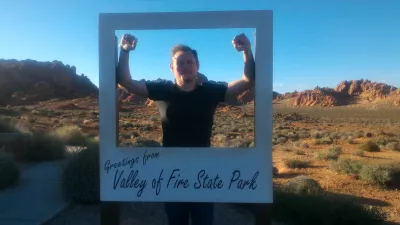 A day tour at valley of fire state park in Nevada : Taking a picture with a picture frame