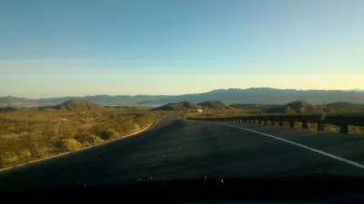 A day tour at valley of fire state park in Nevada : Glimpse at lake Mead from the road