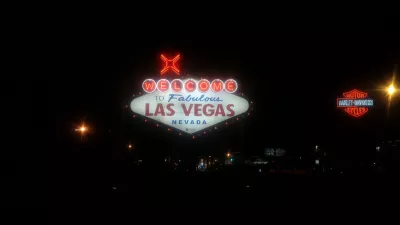 First day in Vegas visiting a friend: the Strip at night, cooking tarte flambée : Welcome to Fabulous Las Vegas sign at night