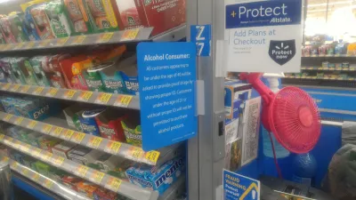 Dita e parë në Vegas duke vizituar një mik: Strip gjatë natës, gatim gatimi flambée : Konsumatorët e alkoolit duke paralajmëruar shenjë në Walmart