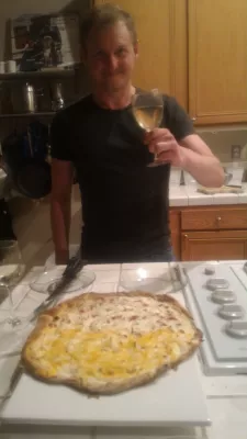 First day in Vegas visiting a friend: the Strip at night, cooking tarte flambée : In front of tarte flambée cooked ourselves