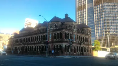 How is the free walking tour Brisbane? : Old victorian building