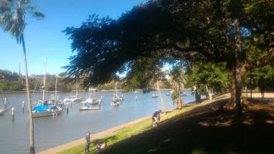 How is the free walking tour Brisbane? : Kangaroo cliff point in the back