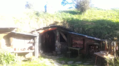 Hobbiton-elokuvan kiertue, vierailu Hobbit-kylässä Uudessa-Seelannissa : Hobbit-talo