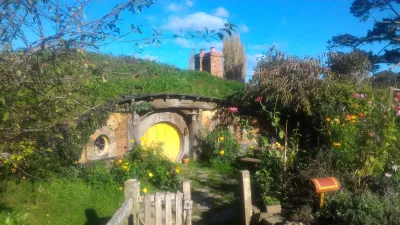 Hobbiton movie set tour, a visit of the hobbit village in New Zealand : Une autre maison de Hobbit