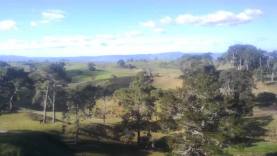 Hobbiton filmset tour, een bezoek aan het hobbitdorp in Nieuw-Zeeland : Landschap buiten het dorp