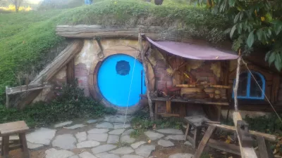 Hobbiton movie set tour, a visit of the hobbit village in New Zealand : Hobbit house with light blue door
