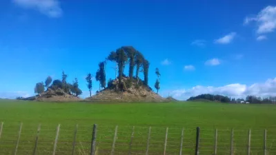 Hobbiton movie set tour, a visit of the hobbit village in New Zealand : Scenery in New Zealand countryside