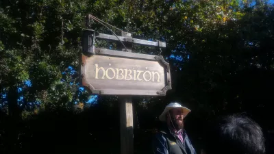 Hobbiton movie set tour, a visit of the hobbit village in New Zealand : First explanations by our guide