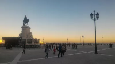 Escale à Lisbonne, Portugal avec visite de la ville : Place du commerce