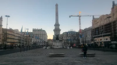 Parada en Lisboa, Portugal con tour por la ciudad : Monumento al final de la avenida de la libertad.