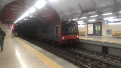 Escale à Lisbonne, Portugal avec visite de la ville : Métro arrivant à la gare