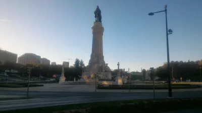 Felfüggesztés Lisszabonban, Portugáliában városnézéssel : Marques de Pombal tér