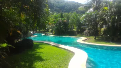 How is the longest swimming pool in Polynesia? : Swimming pool under the Pacific sun