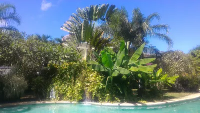 Comment est la plus longue piscine en Polynésie? : Fontaine d'eau au milieu de la piscine