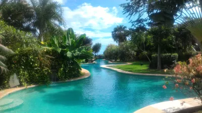 Bagaimana kolam renang terpanjang di Polinesia? : Berenang dengan mudah di kolam renang yang luar biasa