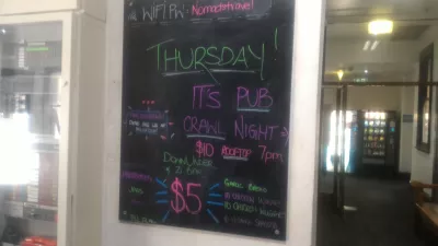 Nomads Brisbane hostel review - the best hostel in Brisbane : Thursday pub crawl night announcement