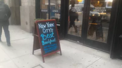 Recorrido a pie gratuito por el Central Park de Nueva York : Entrada del mejor desayuno de Nueva York.