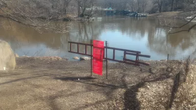 New York Central park free walking tour : Rescue ladder next to a small lake