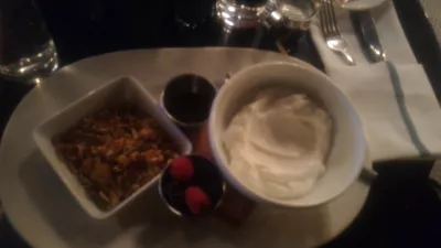 Recorrido a pie gratuito por el Central Park de Nueva York : Yogur griego en Parker & Quinn
