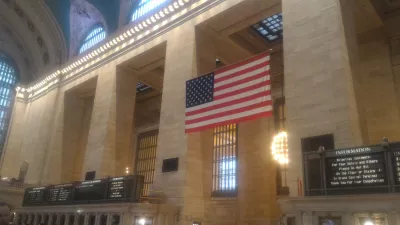 NYC grand central free tour : USA flag in grand central