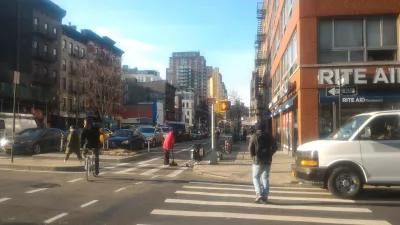 NYC grand central free tour : Walking down 8th avenue in NYC