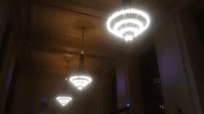 Gran gira gratuita de Nueva York : Bombillas de luces de araña en Grand Central