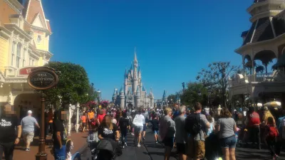 How is a one day visit at Disney's Magic Kingdom? : Walking towards Cinderella's castle