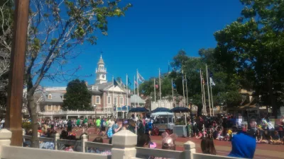 Wie ist ein eintägiger Besuch bei Disney's Magic Kingdom? : Straßen für die Parade geräumt