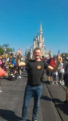 Kaip vieną dieną aplankyti „Disney Magic Kingdom“? : Nuotraukų sesija prieš Pelenės pilį