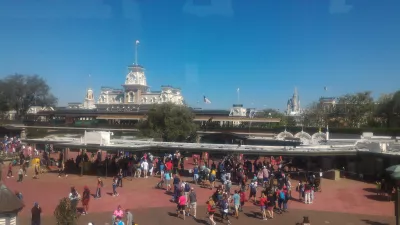 Hogyan látogatható meg a Disney Magic Kingdom? : Parkoló bejárata