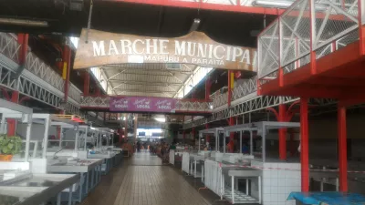 Papeete's municipal market, a walk in Tahitian pearls paradise : Municipal market entrance sign