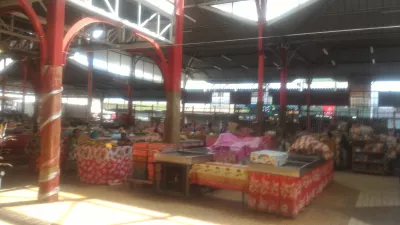 Papeete's municipal market, a walk in Tahitian pearls paradise : Souvenirs area