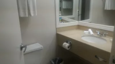 From Kissimmee hotel near Orlando to Las Vegas : Bathroom
