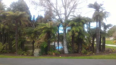 Going on the free Rotorua historical walking tour : Tropical garden