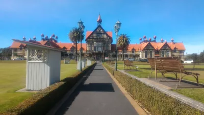Going on the free Rotorua historical walking tour : Rotorua Museum Government Garden main building