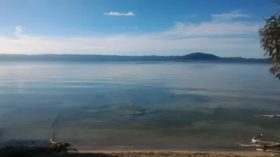 Een wandeling over het looppad van het Rotorua-meer : Zicht op het meer