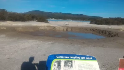 A walk on the Rotorua lake walkway : Laughing gas pools warning