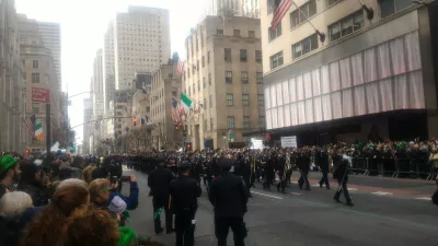 Szent Patrik napja parádé New York City 2019-ben : Rendőrség menetelő zenekar