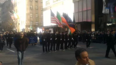 Parade hari Santo Patrick New York City 2019 : Marching band Departemen Kepolisian Kota New York