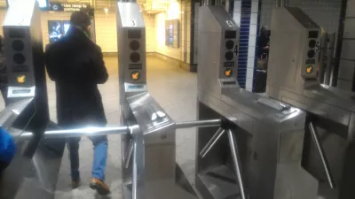 Saint Patrick's day parade New York City 2019 : Entering NYC underground metro