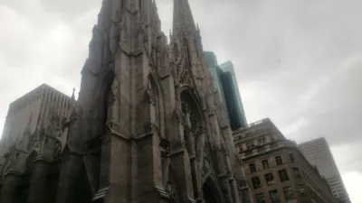 Parade hari Santo Patrick New York City 2019 : Katedral Saint Patrick