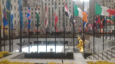 Saint Patrick's day parade New York City 2019 : Rockfeller Center ice rink