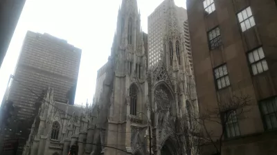 Parade hari Santo Patrick New York City 2019 : Katedral Saint Patrick