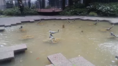 How is the San Francisco secrets, scandals and scoundrels free walking tour? : Fountain in San Francisco